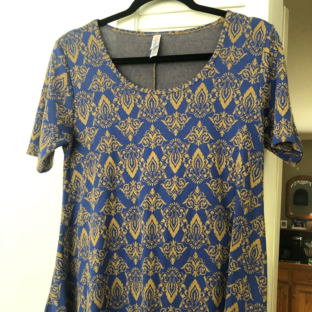 Gently worn Lularoe top